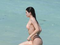 Kylie Jenner znów prezentuje sexi pośladki